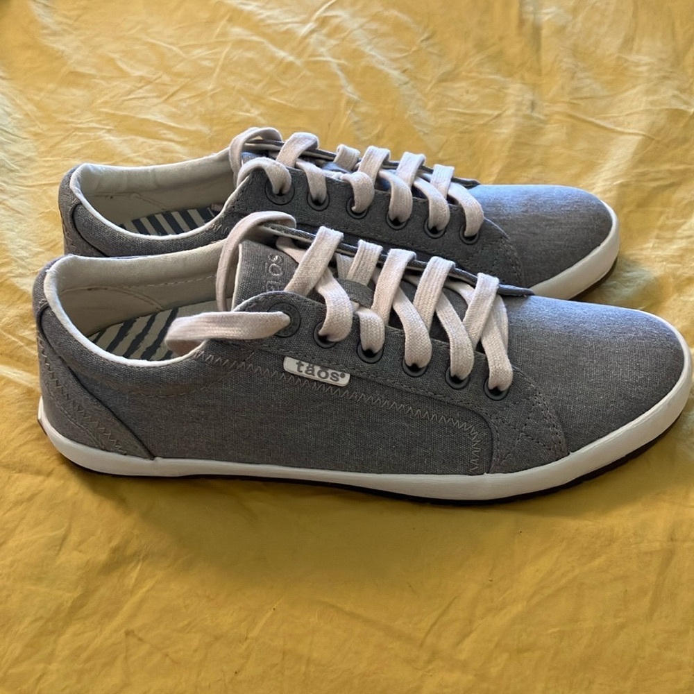 Taos Footwear Gray Sneakers with Minimalist Design Size 7.5